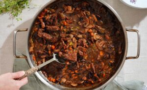 מתכון – קדירת בשר עם פטריות וראס אל חנות