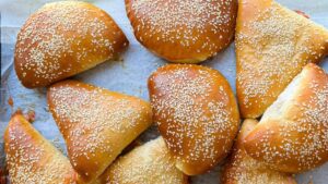 סמבוסק פיצה בתנור מבצק שמרים