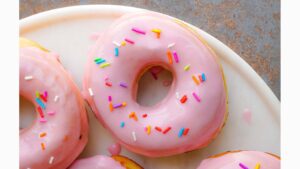 דונאטס עם ציפוי וניל-ורוד