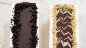 פס עוגת אוראו ופס עוגת ביסקוויטים בשני צבעים