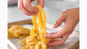 בצק לפסטה | רביולי בטטה ברוטב שמנת | פטוציני ברוטב עגבניות